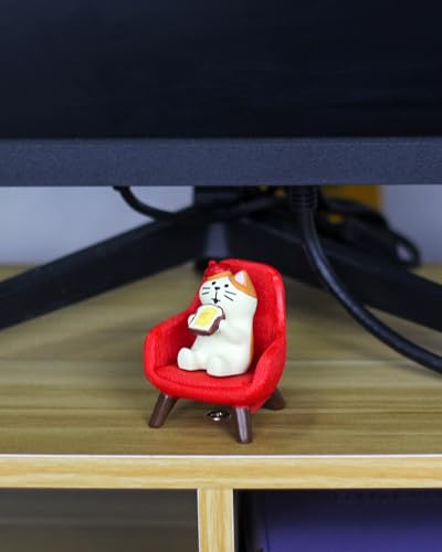 Mevodeata Cute Mini Cat Eating Toast Bread Figurine with Small Sofa Resin Figure for Office Home Decor for Cat Lovers (Red Sofa) - color: Toast Cat-red