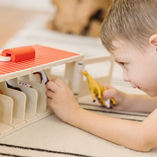 Melissa & Doug Take-Along Show-Horse Stable Play Set– Pretend Play Wooden Barn Toy with 8 Horse Toys & Carrying Case, Portable Preschool Travel Toys for Kids Ages 3+