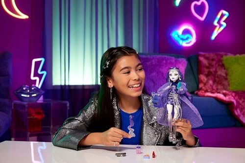Monster High Spectra Vondergeist Doll | Ghost in Purple Clothes, Includes Pet Ferret Rhuen, 7 Accessories like Backpack, Tablet, Snacks and More (Amazon Exclusive) - style: Spectra Vondergeist