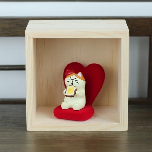 Mevodeata Cute Mini Cat Eating Toast Bread Figurine with Small Sofa Resin Figure for Office Home Decor for Cat Lovers (Love Shaped Sofa) - color: Toast Cat-love