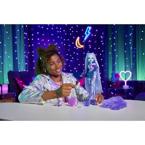 Monster High Abbey Bominable Doll | Yeti Doll in Furry Purple Clothes with Pet Mammoth, 7 Accessories, a Backpack, Glasses and Popsicle (Amazon Exclusive) - style: Abbey Bominable