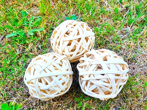 Hexagrowth Large Bamboo Balls (3-3.5’’) for Gerbils, Hamster, Guinea Pig, Rabbit, Chinchillas, Natural and Handmade, Foraging Cage Toy for Ferrets, Parrot, Macaw, Parakeet Cockatiels Finch, 3 Pack.